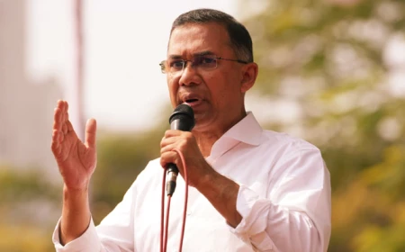 দাকোপ থেকে মোংলার পথে প্রধানমন্ত্রী