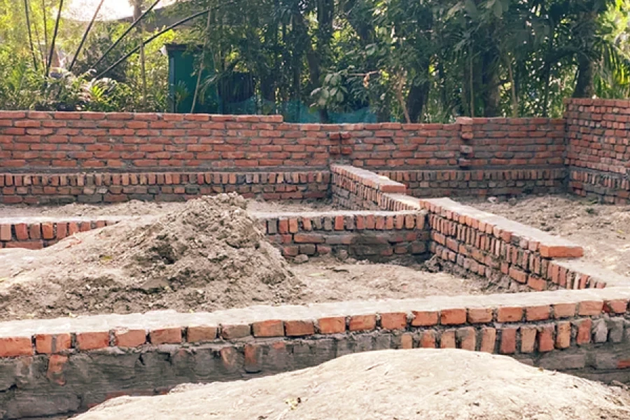 থমকে আছে বীরনিবাস নির্মাণ: মুক্তিযোদ্ধার ঠাঁই পরের বারান্দায়